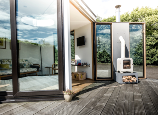 HiveHaus, a UK–based company, designs modern prefab living spaces for a variety of applications. Their prefabricated modules come in the shape of hexagons, and are adaptable, affordable, sustainable, flexible, and easy to construct.