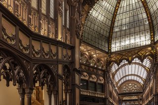 A major part of the restoration work involved the delicate cleaning of the laylight, or glazed ceiling, of the former arcade. The painstaking work now allows the laylight to glow as originally intended, as if it were backlit by daylight (in fact, apartments and offices were always located above, and it was originally lit by artificial lighting as it is today).