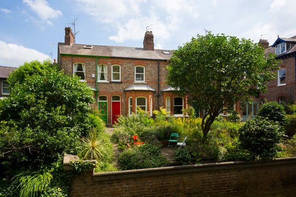 Located in a conservation zone in the historic city of York, England, Vault House was characteristic of the area with its red brick facade made of local, handmade York brick.