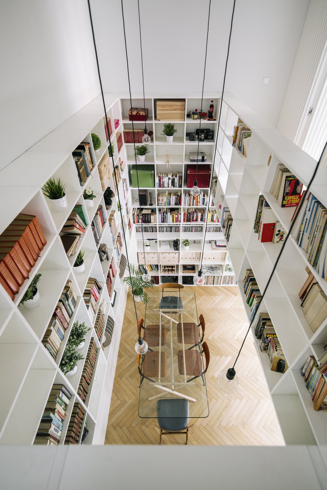 Photo 7 of 9 in An Ingenious, Multistory Bookshelf Organizes a Sleek ...