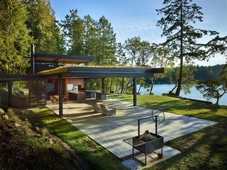 <span style="font-family: Theinhardt, -apple-system, BlinkMacSystemFont, "Segoe UI", Roboto, Oxygen-Sans, Ubuntu, Cantarell, "Helvetica Neue", sans-serif;">Olson Kundig's response to tight site logistics was simple: Peel away the walls of the main gathering space to create an expansive indoor/outdoor living area with spectacular views. A hand-cranked wheel connected to a set of gears and chains (like those of a bicycle) allows the nine-foot-tall glass walls—the largest of which is 20 feet long—to move effortlessly. When open, the window walls of Pole Pass Cabin unite the living and kitchen areas with the expansive deck, which is nearly the same size as the building footprint.</span>