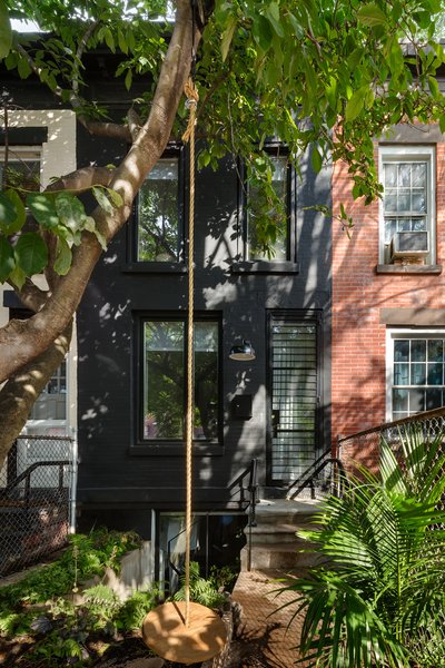 Spanning a mere 11 feet, this Brooklyn row house known as Little House, Big City has been strategically transformed to accommodate the needs of a young family of four. 