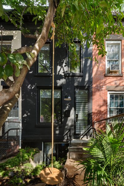 Spanning a mere 11 feet, this Brooklyn row house known as Little House, Big City has been strategically transformed to accommodate the needs of a young family of four. 