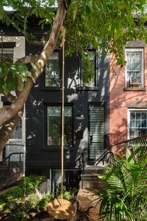 Spanning a mere 11 feet, this Brooklyn row house known as Little House, Big City has been strategically transformed to accommodate the needs of a young family of four. 