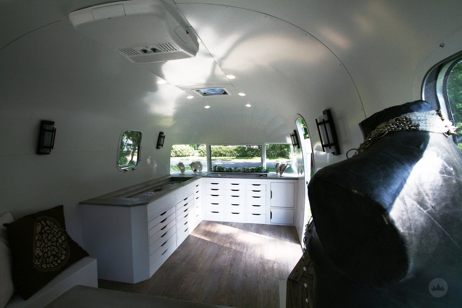 Photo 12 of 16 in Gogo, the 1974 Argosy by ESK Productions & Design Dwell