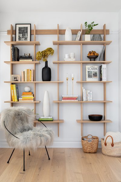 Veal and Stucker created a stylish and functional reading nook off of the living room, complete with a custom shelving unit. 