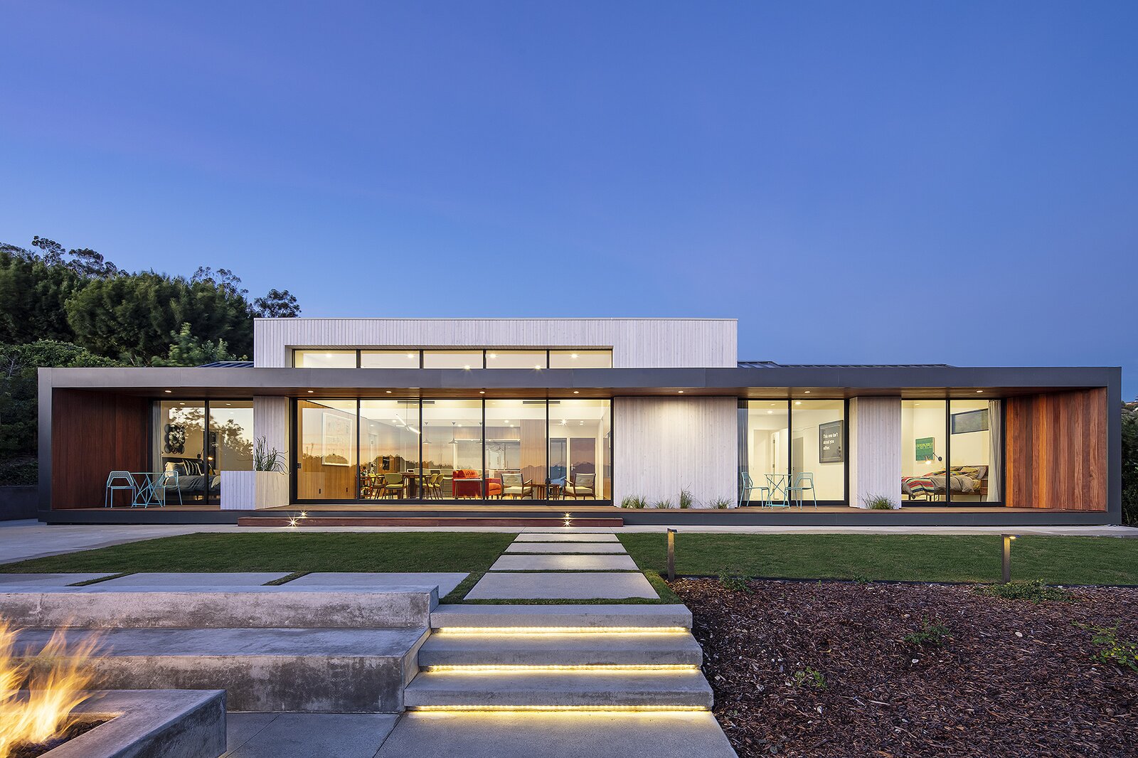 Rear Elevation | Facing the view over the LA Basin