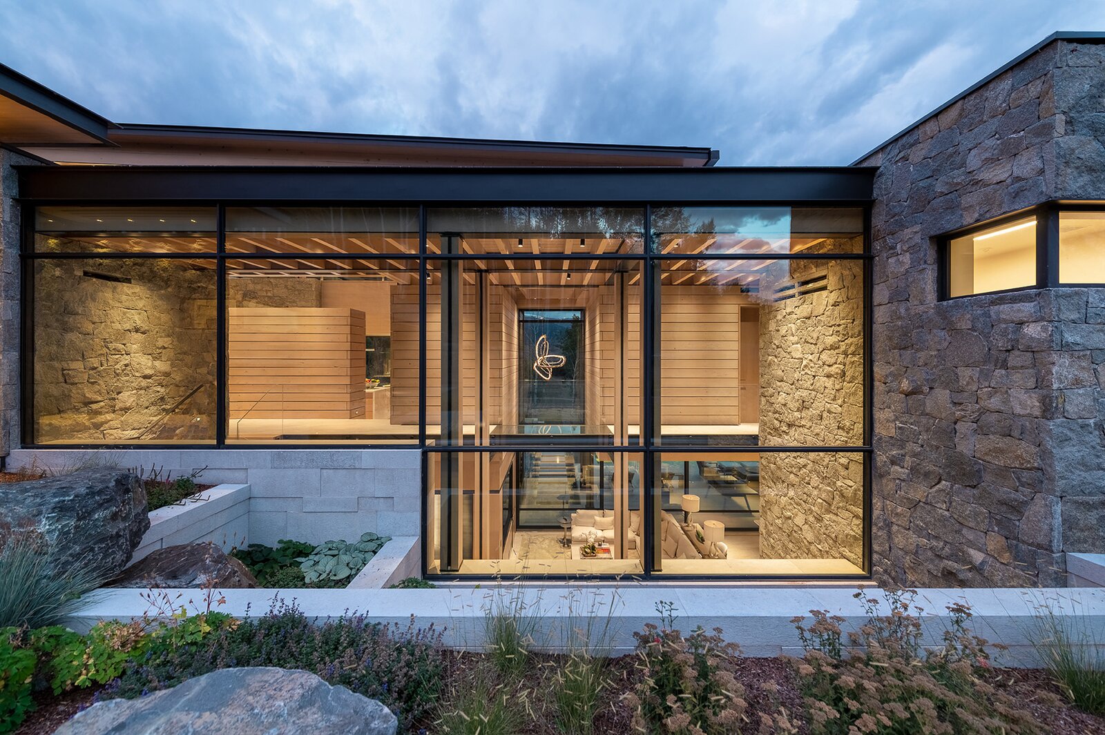 Photo 3 of 8 in Elk Range Overlook by CCY Architects - Dwell