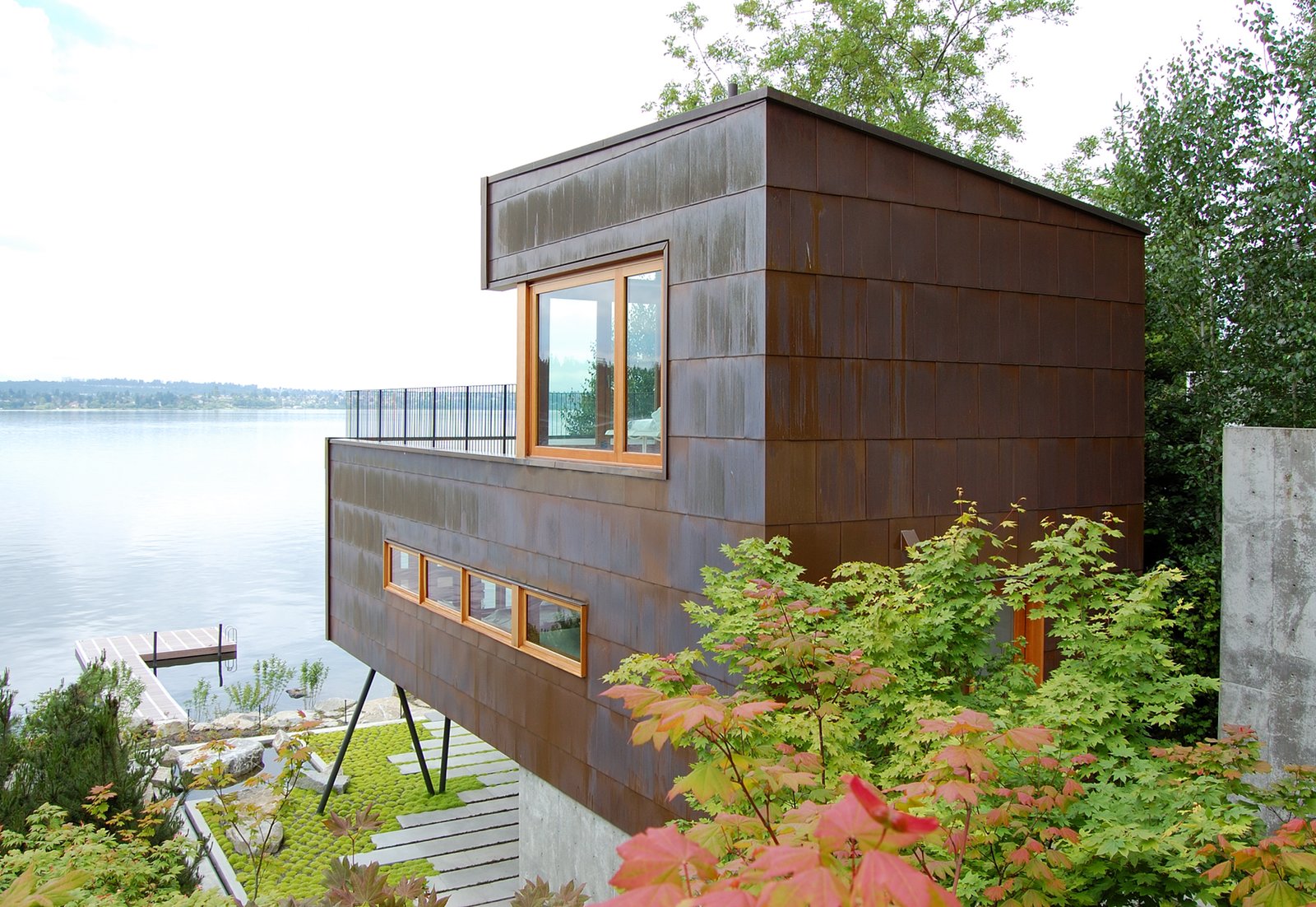Guest House on a Lake in Mercer Island, Washington