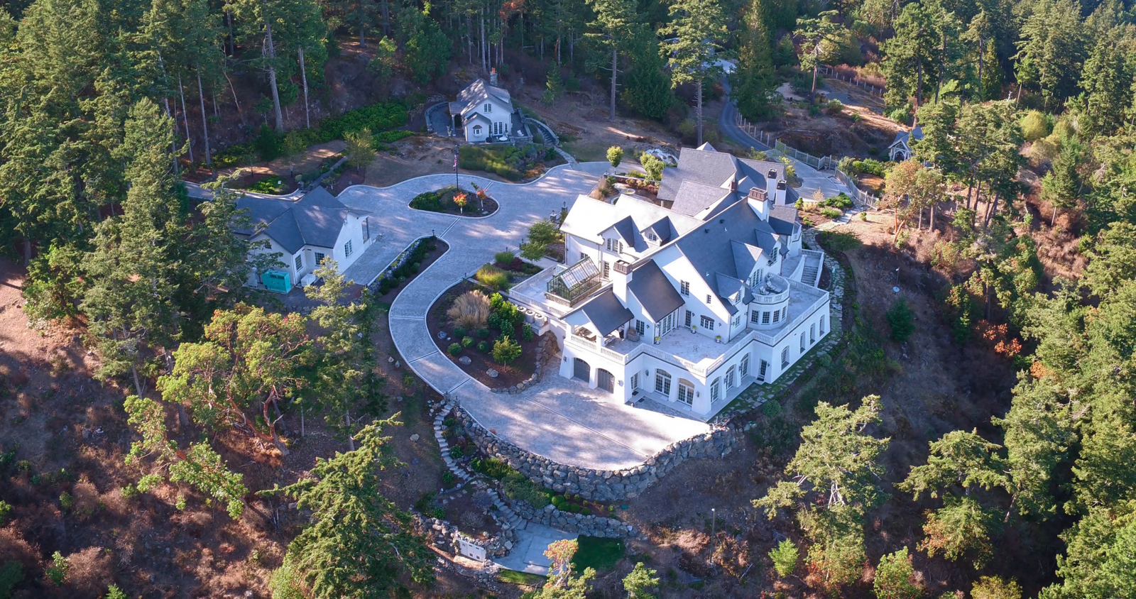 Photo 4 of 12 in Eagle's Nest Estate San Juan Islands by Alex Beattie