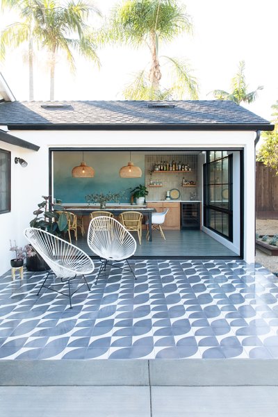 Best 35 Modern Outdoor Tile Patio, Porch, Deck Design Photos And The pergola was removed, the exterior wall opened up, and a new dining room - Best 35 Modern Outdoor Tile Patio, Porch, Deck Design Photos And