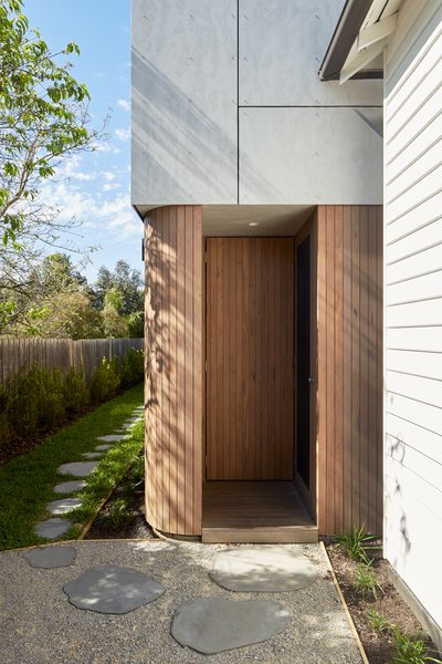 Throughout Thornbury House, Olaver Architecture was deliberate about applying "minor alterations to simple forms," to make the so-called "box" addition feel more special. Starting at the entry, a timber-clad, curved corner creates flow.