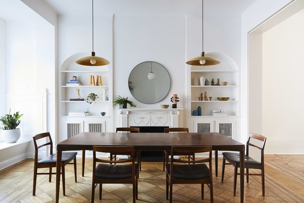 Best 60 Modern Dining Room Shelves Design Photos And Ideas Dwell The Dining Room Is A Transitional E Between Old And New In This