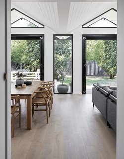 The firm lightly reorganized the front of the house to accommodate a master suite, a new bathroom, and two bedrooms, then grouped the living areas in the addition. The entry was aligned with the new rear extension, so that the backyard can be glimpsed from the front door.