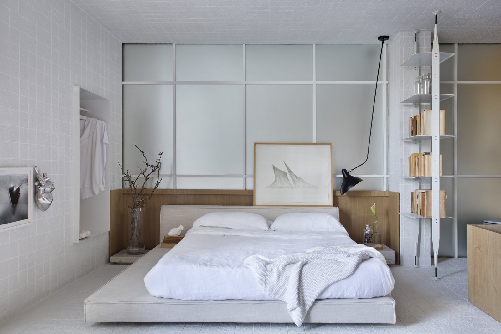 Photo 4 of 11 in This Hip Brazilian Loft Keeps the Bedroom in a Nest ...