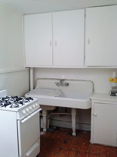 Before: on the third floor, the owners wanted to create a guest suite that could be closed from the hallway in order to maintain privacy. For it, the third-floor kitchenette needed updating.