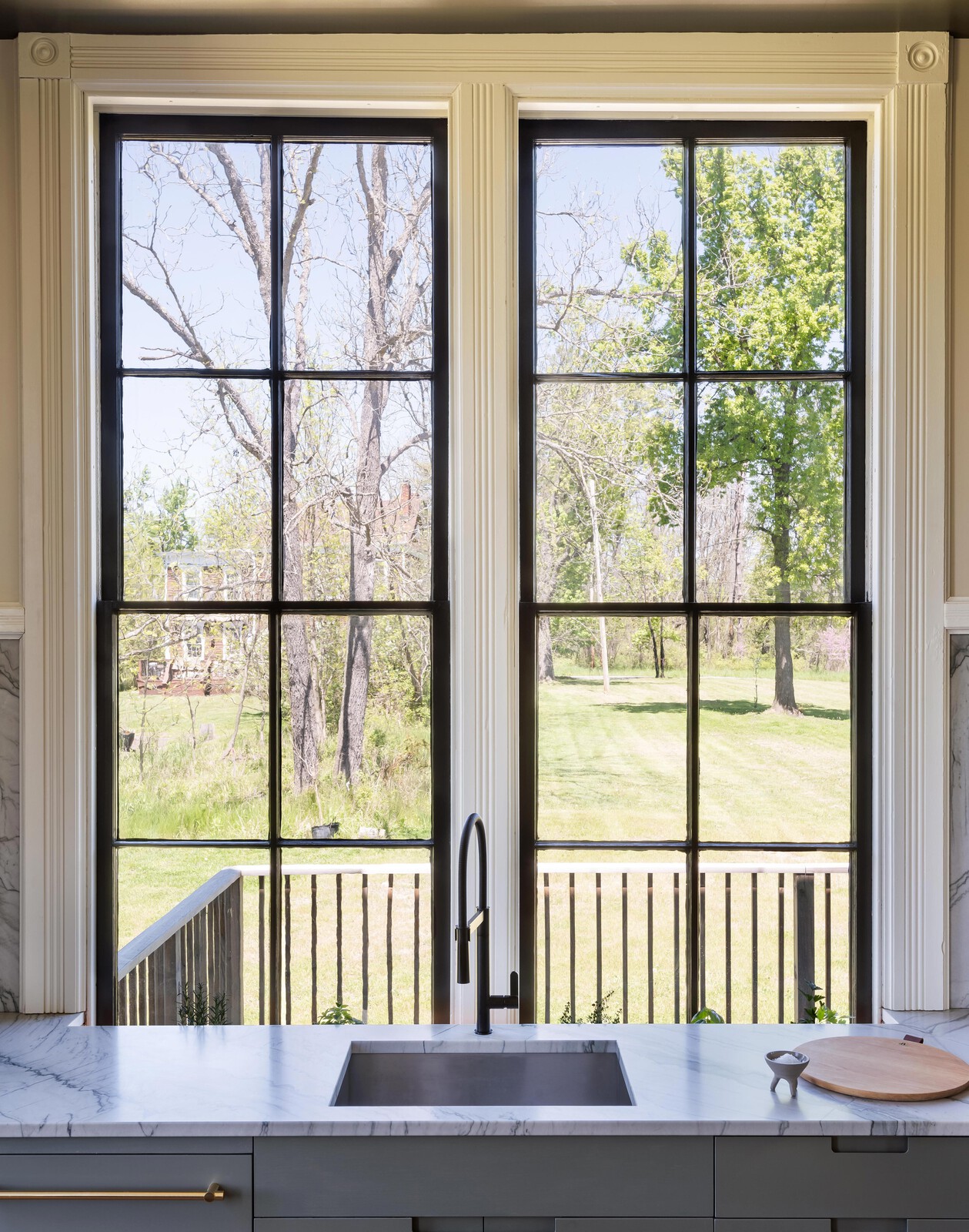 To preserve the original windows, there’s a cut-out at the back of the cabinetry that was filled with herb pots. 