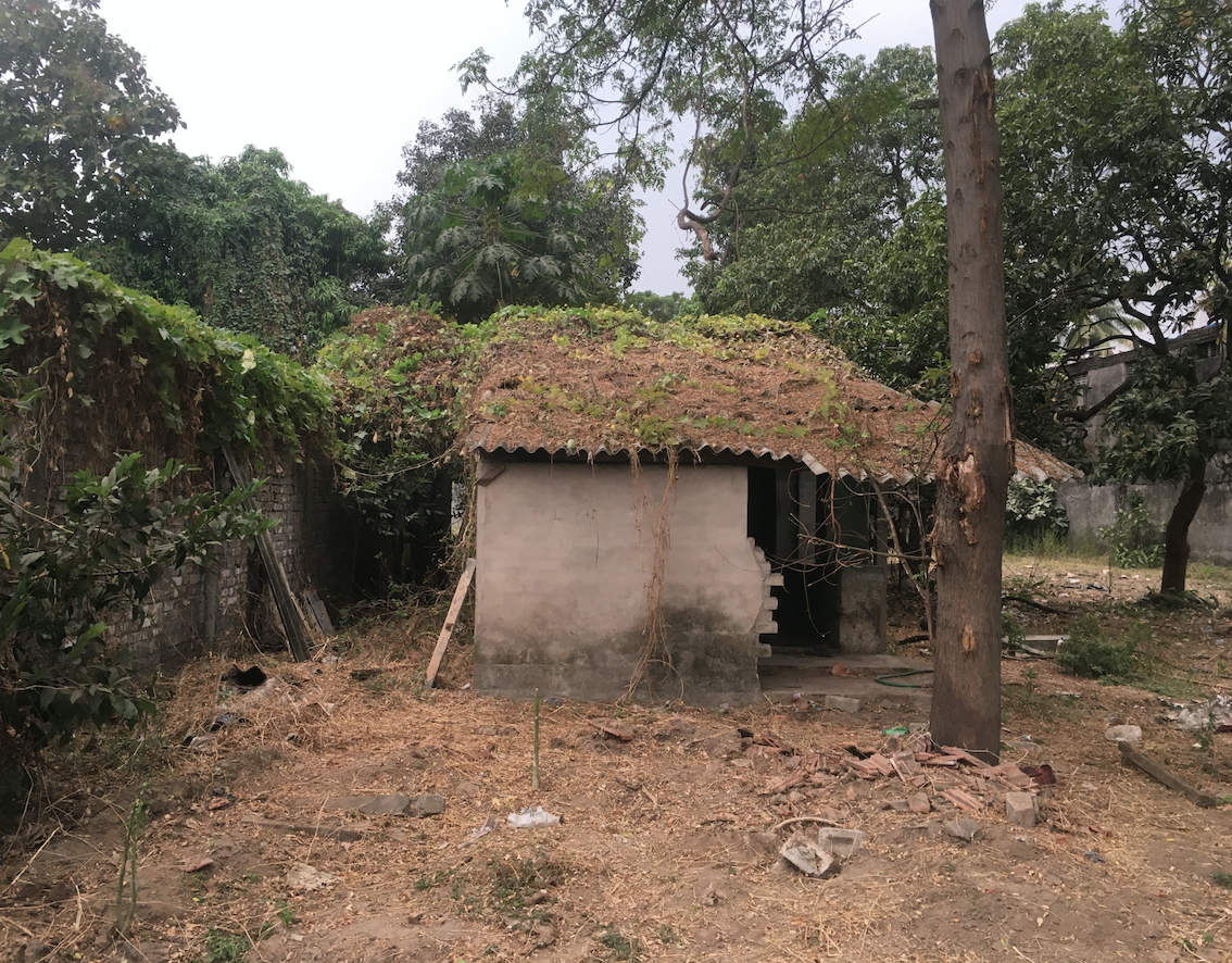 Before: In 2022, Jhanvi Mehta Shah and Rakshit Shah bought this dilapidated, decades-old farmer’s house in Surat in order to convert it into the headquarters for their architecture office, which is called D’WELL. 