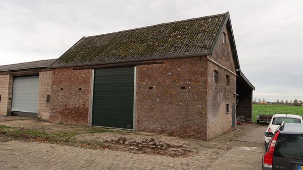 Before: In 2023, Eva and Guido Dieleman bought this century-old barn next door to their house in Vrouwenpolder, Nethrlands, with the goal of turning it into a short-term rental. Their region is a popular holiday destination, for beach dwellers, and biking.