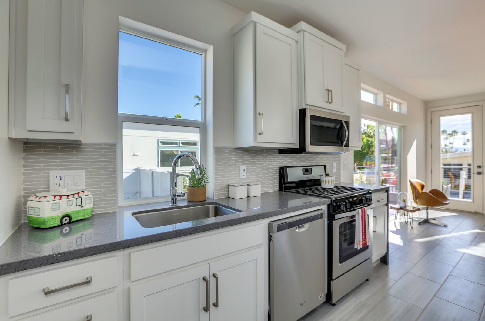 Photo 12 of 30 in Tiny Homes in Palm Springs by Paul Kaplan Group Dwell