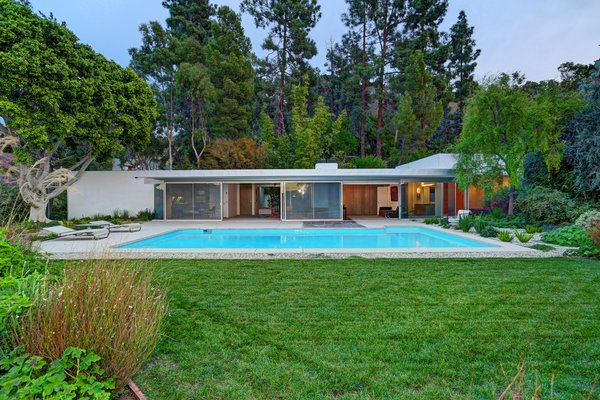 Full height, movable glass doors provide the ultimate indoor-outdoor living experience. 