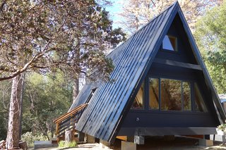 This modern A-frame cabin near Yosemite can accommodate three guests. The A-Frame shape fills the cabin with natural light, and a dark clad exterior contrasts with the warm, honeyed hues of the interior. 