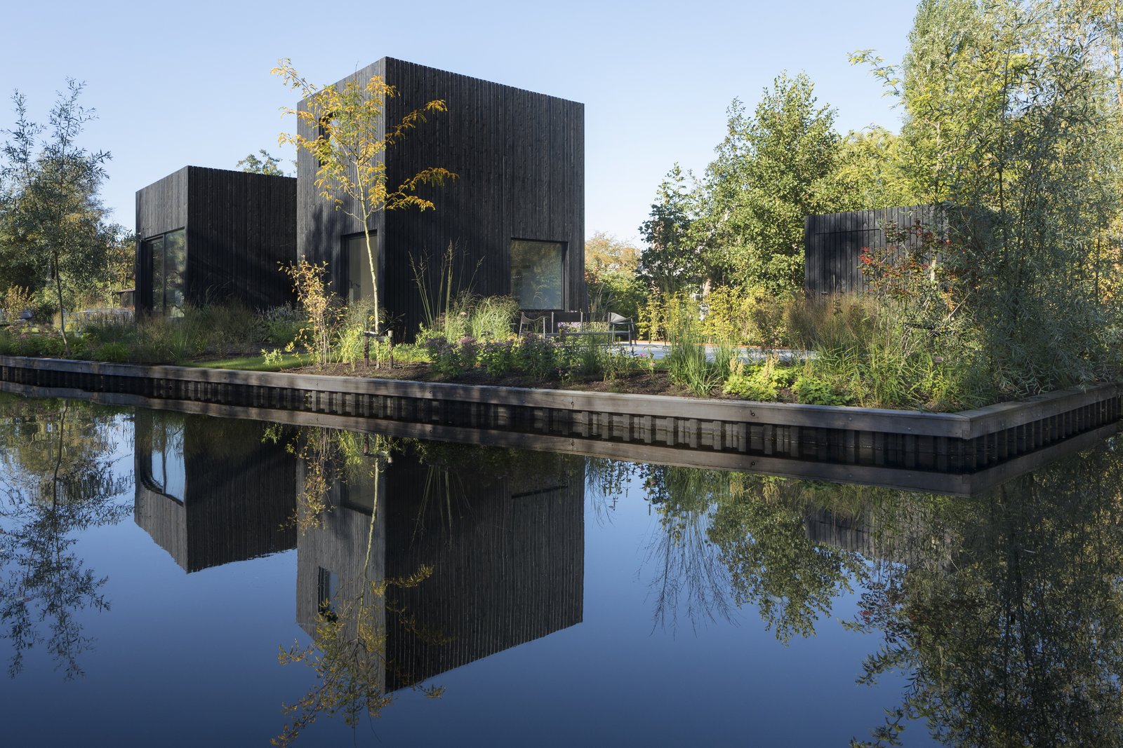 From a different perspective, the home appears more transparent and open to the water.