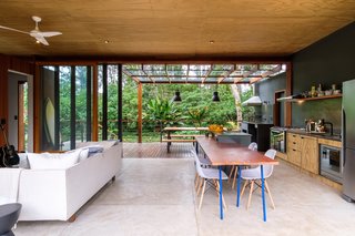 PITTA Arquitetura designed the large main living space with flexibility in mind. It is suitable for entertaining, yet cozy enough to serve as a personal retreat.