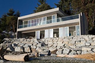 Designing innovative prefabricated homes for over 30 years, Mahana Homes offers consumers a fusion of modern and traditional designs. The indoor environments of their projects are inspired by nature. 