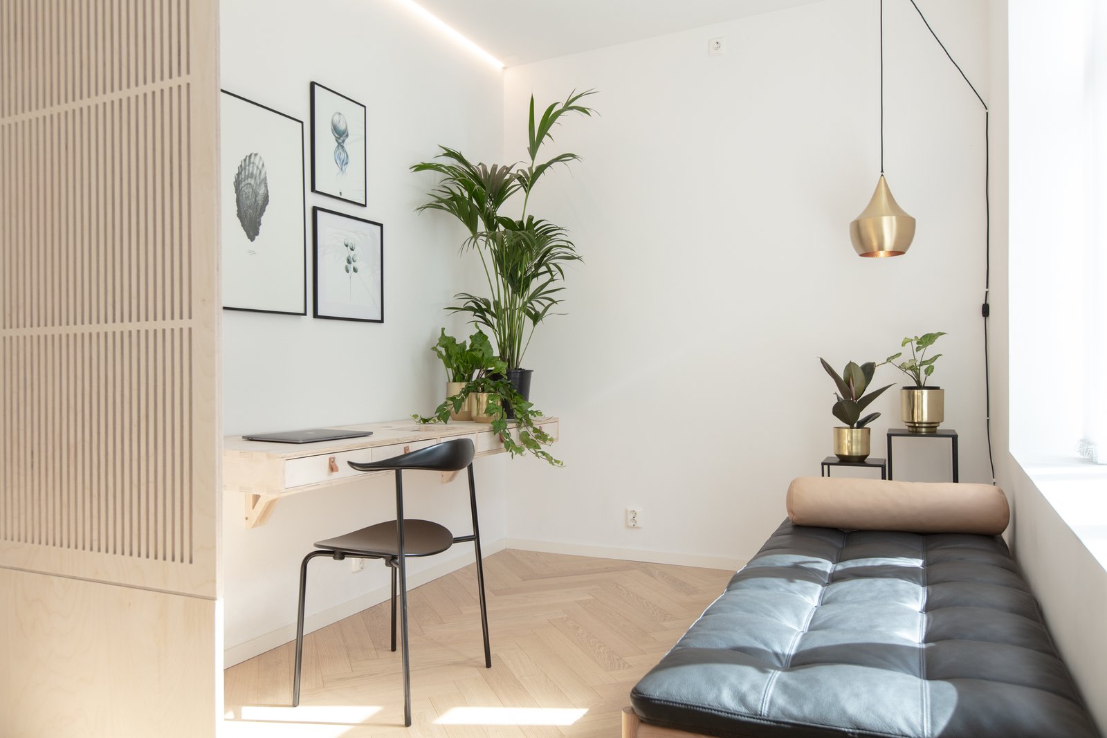 Bedroom/work space. Relaxing work enviroment.