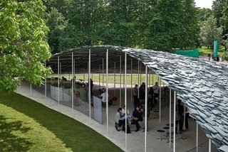 Ishigami envisioned the pavilion as a weightless, unstable structure. A light steel frame holds up the heavy slate roof.