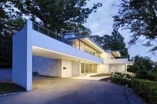 Walter Rice, the U.S. Ambassador to Australia, and his wife Inger, commissioned midcentury architect Richard Neutra in 1962 to build their home on the James River.