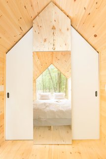 To maximize circulation, the designers opted to install two doors for each washroom.