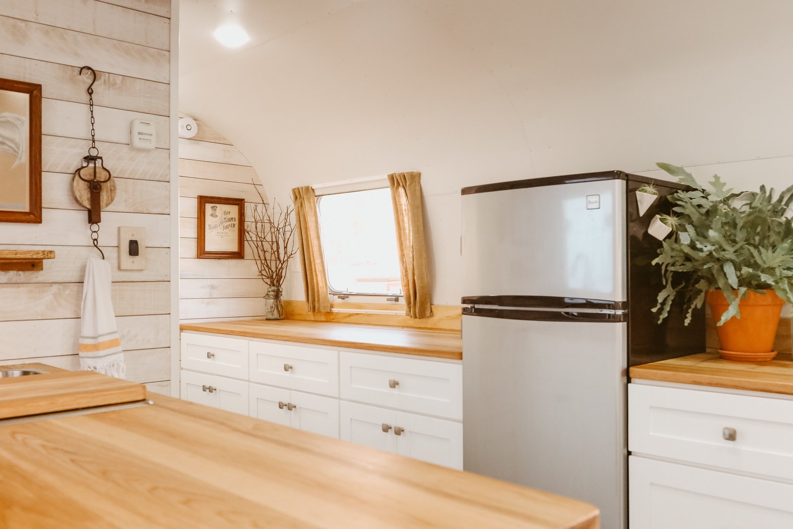 Photo 7 of 15 in A Beautifully Retrofitted 1969 Airstream Strikes a