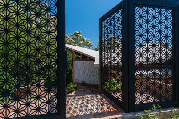 Casa de la Rosa, a beach house in Mazunte, Oaxaca, is a 15-minute walk to the beach and 3-minute walk to town, giving its owners the best of both worlds — proximity to city life and the ability to embrace nature.