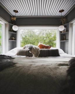 The coziest little bedroom immersed in views.