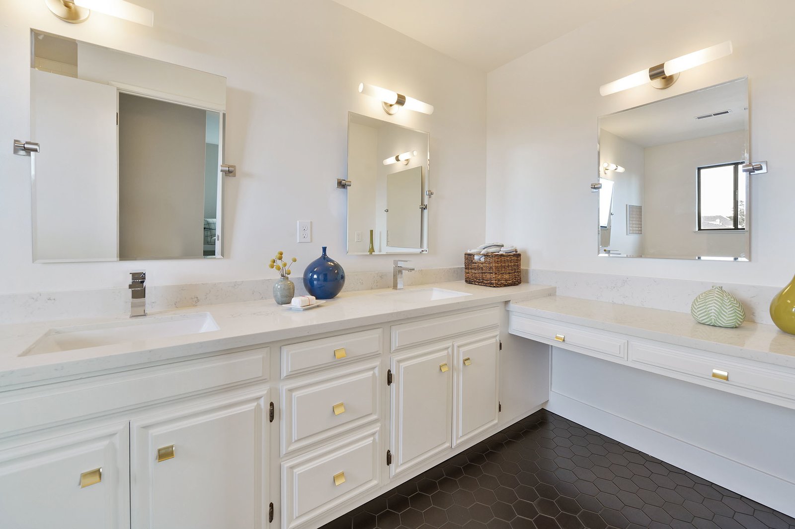 View of Photo 10 of 13 in Penthouse Lifestyle, Neighborhood Vibe by Deidre ...