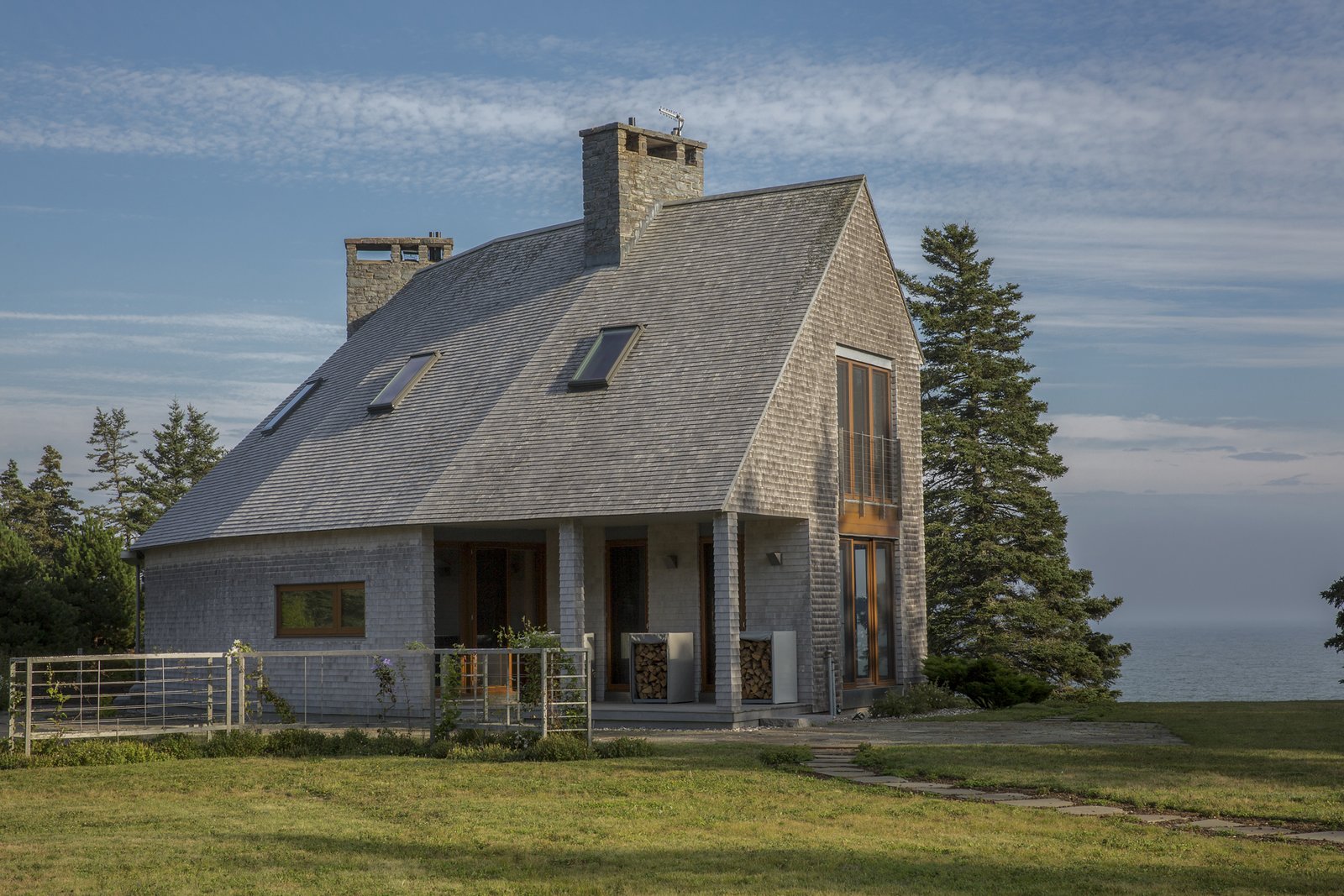 Photo 3 of 18 in Deep Cove House by Elliott + Elliott Architecture Dwell