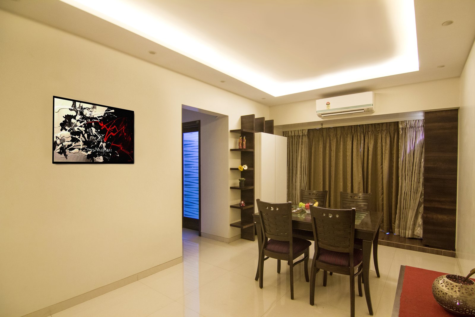 Dining & Bar