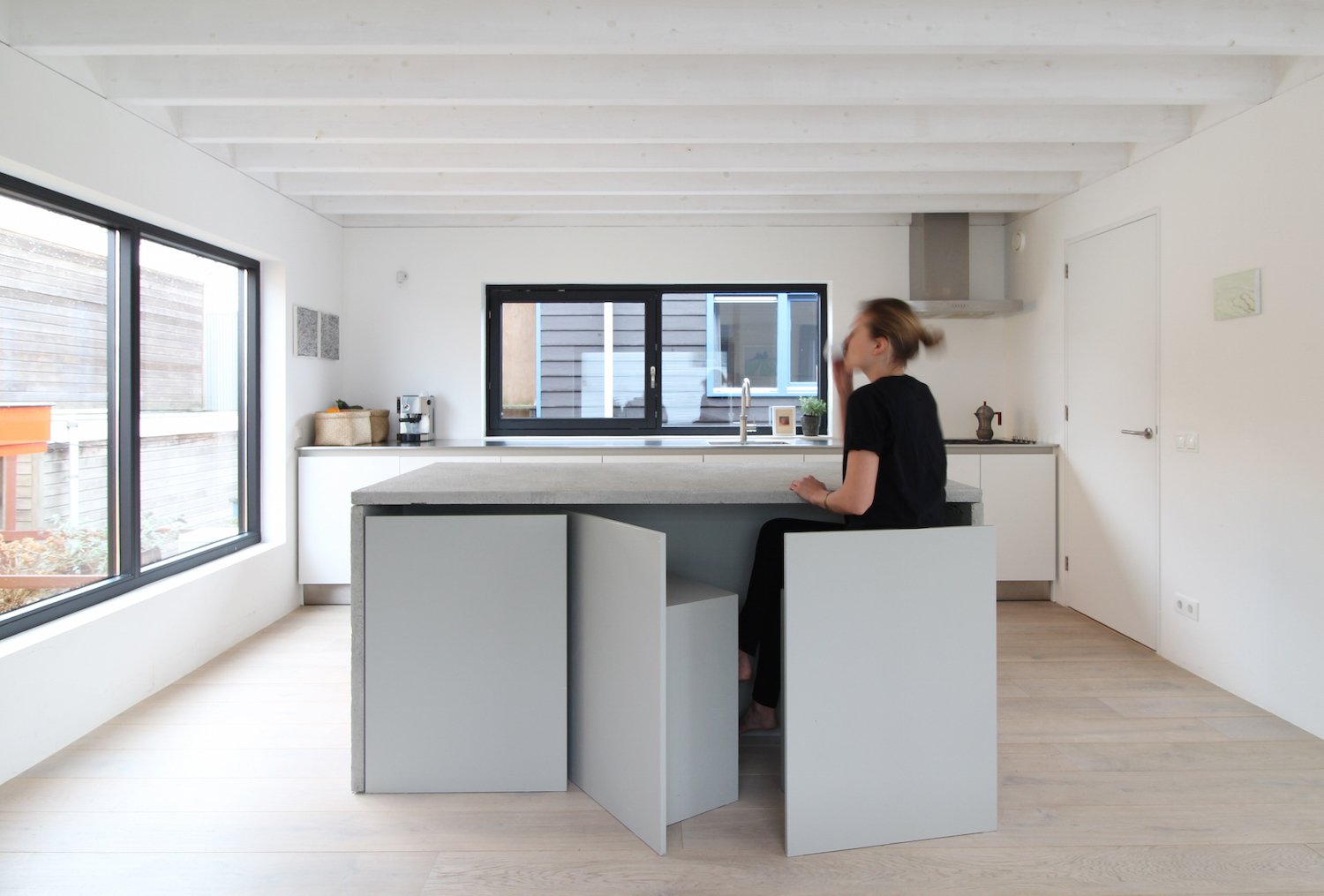 Built-in storage and space-saving furnishings, such as seating that stores flush beneath a table, reduce visual clutter without compromising functionality.