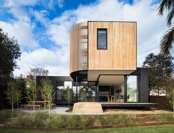 Stacked sliding doors achieve an open corner in the dining room for a seamless connection with the outdoors.