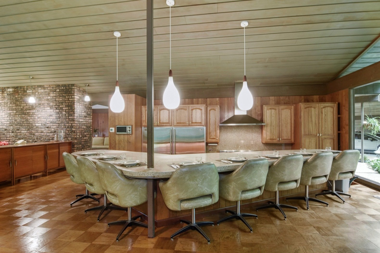 Picture of Photo 9 of 18 in A Frank Lloyd Wright-Inspired Home Near Chicago Hits ...