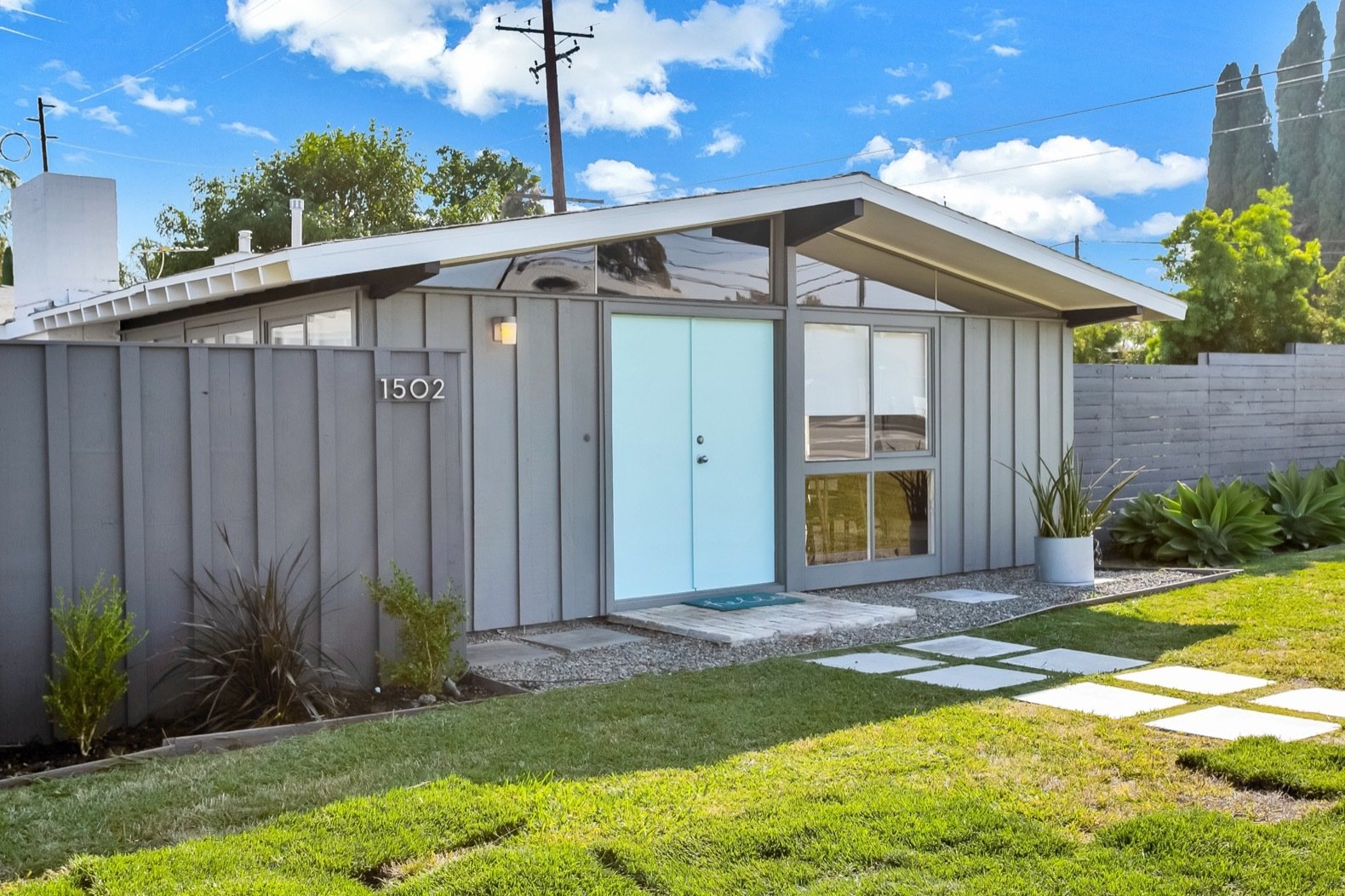 A Midcentury California Ranch By Cliff May Is Listed For 720k Dwell Exterior House Building Type Gable Roofline And Mid Century Designed