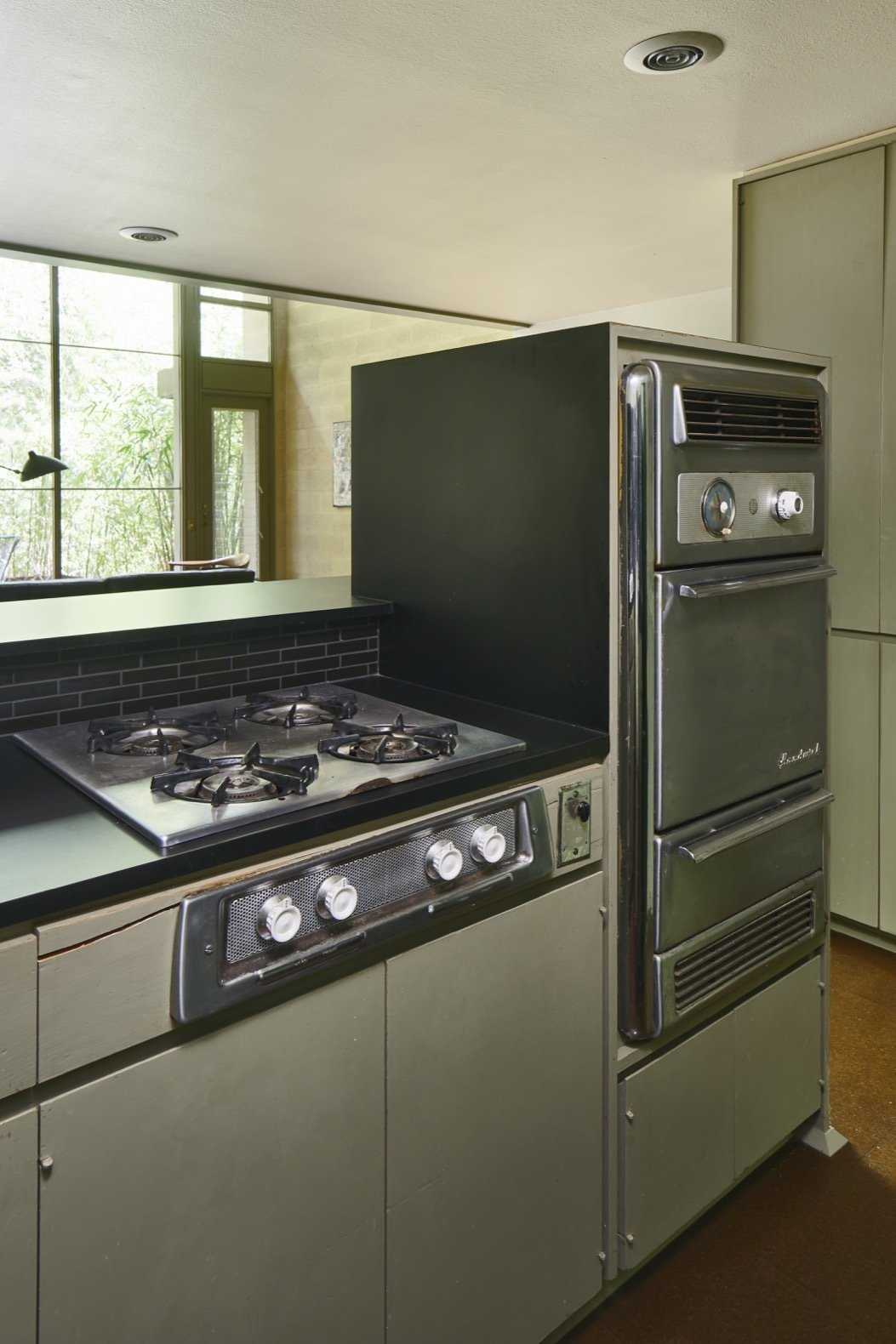 Photo 11 of 14 in Own an Iconic Midcentury in Austin For Just Under