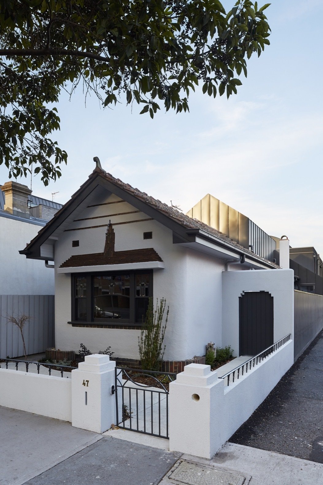 Photo 1 of 16 in An Art Deco Dwelling Receives a Sleek, Contemporary ...