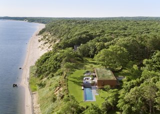 Located in the Hampton Bays, the Peconic House is sandwiched between an old-growth forest and the waterfront.