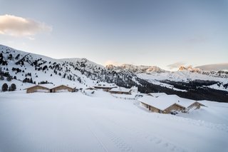 Zallinger is located on the ski slopes of the Alpe di Siusi mountain range, and it opens up its restaurant and lounge to visiting skiers.