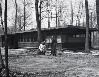 An image of the Booth Cottage in the early 1900s.
