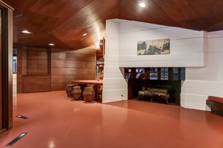 The Thaxton House was designed around a 120/60 parallelogram system that yields a diamond shape. This geometric form defines not only the floor plan, but also the furnishings and cabinetry.