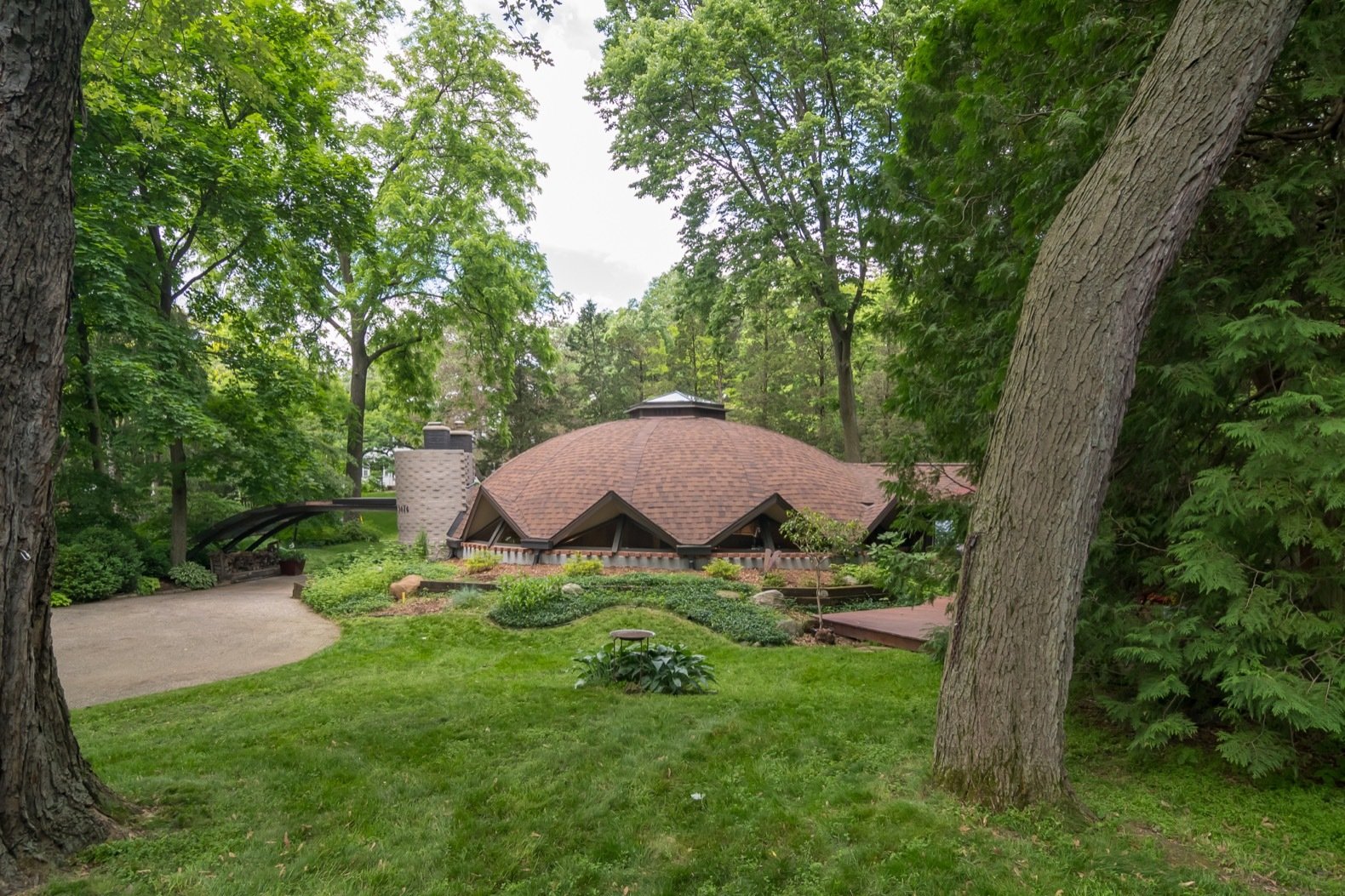 Photo 18 of 18 in A SunflowerInspired Dome Home by a Frank Lloyd